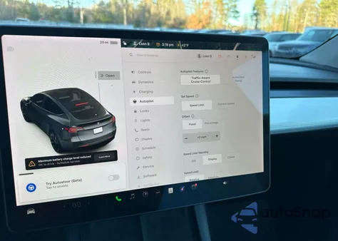 2021 Tesla Model Y z USA, uszkodzony, nr VIN 5YJYGAEE3MF144318